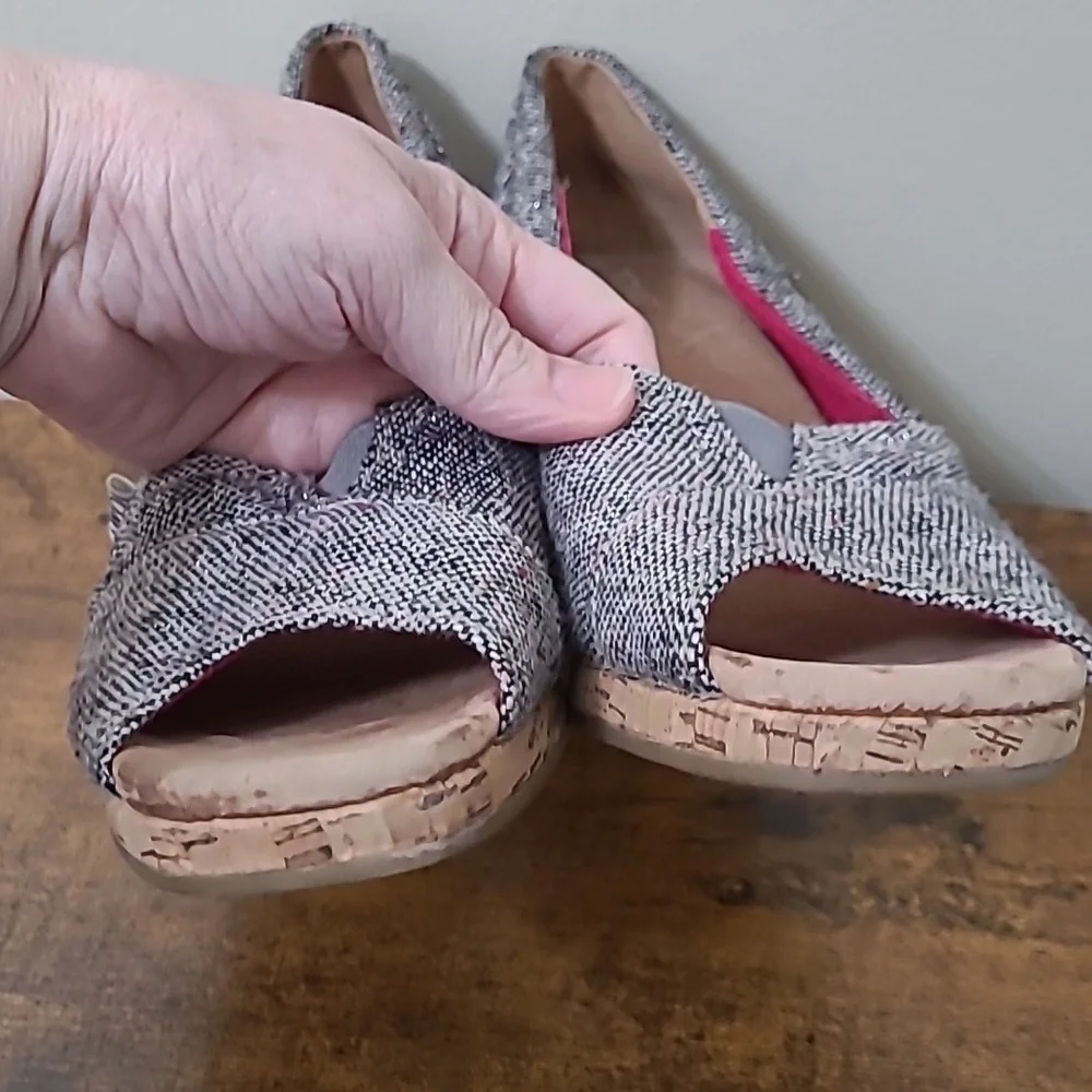 Toms Black & White Tweed with Colorful Specs Open Toe Wedges size 10